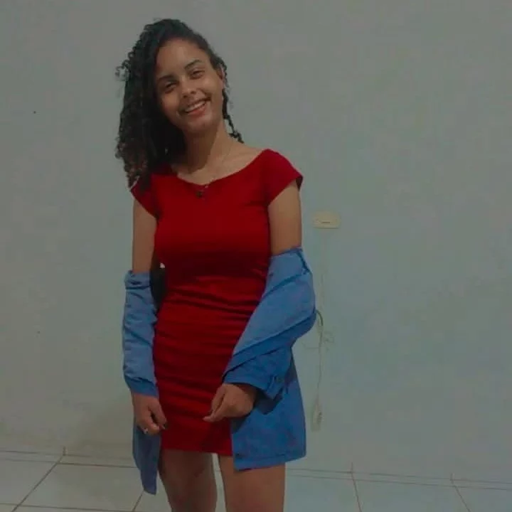 Essa sou eu no meu aniversário recentemente de 18 anos